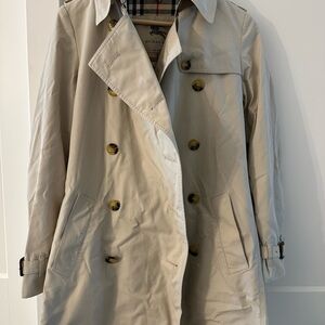 Burberry Classic Tan Trench Coat for Women